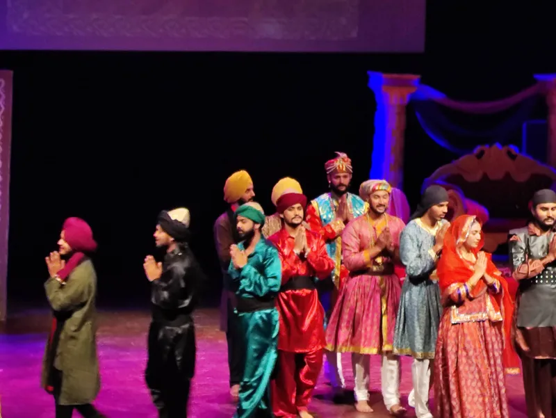 Tatti Tavi Da Sach: I join the cast in acknowledging the audience
